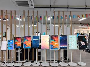 VETO Téléviseur Portable 22/<span class=keywords><strong>24</strong></span>/32 <span class=keywords><strong>Pouces</strong></span> sur Pied Écran Tactile Smart Android Affichage Sans Fil avec Caméra Intégrée et Autonomie de Batterie 5-9H - Product Image 6