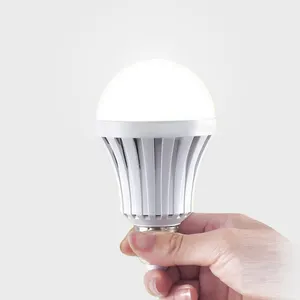 תאורה עם Built-in סוללה 5 ואט 7W 9W 12W 15W 18 ואט פלסטיק הנורה חלקי חיצוני LED נורות