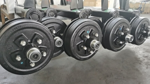 Kit d'essieu de remorque 7K 7000lbs à 8 goujons avec ressorts à double œil et suspension à bras oscillant à rouleaux - Product Image 3