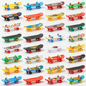 لوح تزلج بلاستيكي صغير للأصابع مخصص للأطفال، لعبة بلاستيكية مصنوعة بالحقن حسب الرسومات المقدمة - Product Image 1