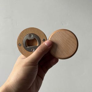 Ouvre-bouteille magnétique avec base ronde en bois et récupérateur de capsules pour cuisine et bar - Product Image 4
