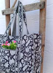 Bolso de mano acolchado de algodón con estampado floral indio, tipo tote, para compras, viajes, para mujer - Product Image 3