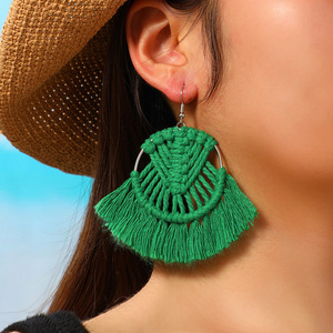 Boucles d'oreilles pendantes bohèmes en corde de chanvre verte avec pompon en forme d'éventail, bijoux de fête pour femmes, accessoire de mode - Product Image 1