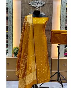 Ensemble de vêtements ethniques en soie Katan Banarasi traditionnelle de qualité supérieure pour femmes, confortable, non cousu, 3 pièces, protection solaire, séchage rapide pour - Product Image 1