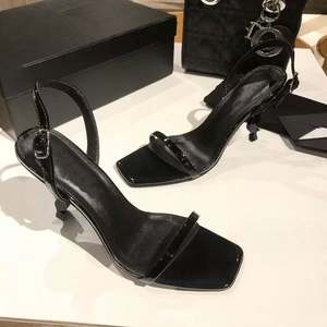 Zapatos de Tacón Alto para Mujer, Nuevos, Estilo Celebridad Online, con las Misma Letras y Negros, Stilettos Sexys con Sandalias para Mujer - Product Image 4