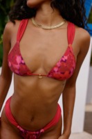 Bikini micro pour femme, marque privée, personnalisé, imprimé floral rouge, avec breloque dorée, à nouer, triangle froncé, string, sexy, pour la plage