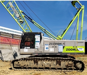 Grue sur chenilles Zoomlion 55 tonnes ZCC550H d'occasion en excellent état, à vendre avec composant de boîte de vitesses principale - Product Image 1
