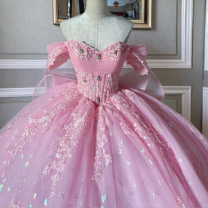 Abito da Ballo Stile Principessa per Quinceanera <span class=keywords><strong>Rosa</strong></span> con Applique in Pizzo Schiena Effetto Nudo Pieghe di Cristallo Ricami di Perle e Fiocco <span class=keywords><strong>Abbigliamento</strong></span> da <span class=keywords><strong>Donna</strong></span> - Product Image 4