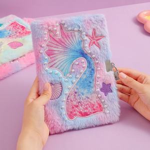 Journal intime en peluche avec queue de sirène coquillage personnalisé avec serrure et stylo Journal scolaire flou pour filles - Product Image 4