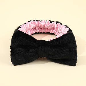 عصابة رأس لطيفة من طبقتين من قماش الفانيلا المخملي والساتان للنساء باللون الوردي لغسل الوجه وتطبيق قناع الوجه والمكياج - Product Image 5