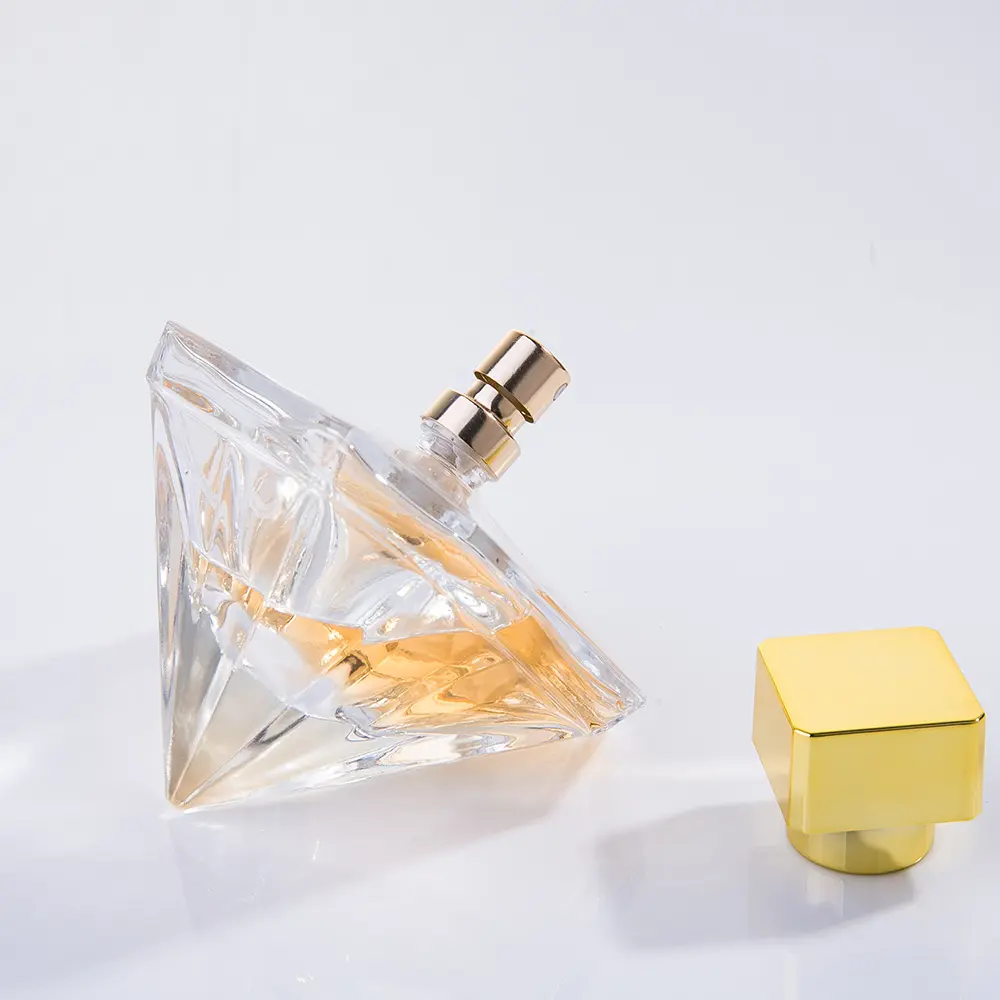 Botol penyemprot Parfum kaca 80ml Parfum bentuk berlian wangi dengan tutup PU