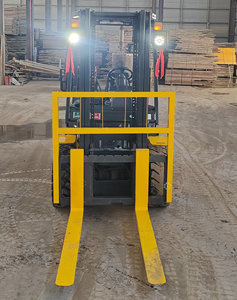 Montacargas Komatsu FD30 de Segunda Mano, Diésel, 3 Toneladas, Asiento Manual, Tracción 4x4, Neumáticos Sólidos, Altura de Elevación 6m, 1 Año de Garantía - Product Image 3