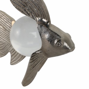 Scultura moderna di pesce con perla per decorazione di casa, bagno, ufficio, soggiorno. - Product Image 5