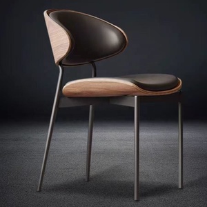<span class=keywords><strong>Silla</strong></span> de Comedor Nórdica de Cuero Negro con <span class=keywords><strong>Patas</strong></span> de Metal de Alta Gama y Respaldo - Product Image 5