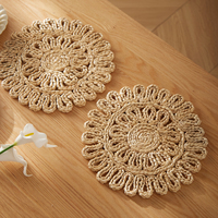 Décoration de table en macramé, set de sets de table bohèmes faits à la main, combinaison de tapis de table tissés en paille de maïs naturelle pour table à manger, cuisine