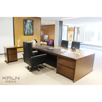 Bureau de direction moderne en bois massif de luxe, personnalisable, design 2026, table de direction sur mesure