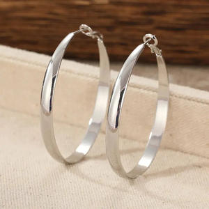 Orecchini a Cerchio E4680 in Oro Bianco, Stile Classico Unisex, Gioielli di Moda in Lega - Product Image 4