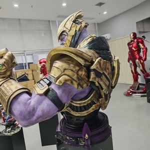 Statue de Thanos grandeur nature en résine, sculpture 1:1 de la Gauntlet de l'Infini Marvel avec base LED pour présentation en centre commercial - Product Image 3