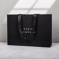 Boutique Shopping Sac à main Impression personnalisée Logo T-shirt Chaussures Vêtements Sac d'emballage en papier doux au toucher