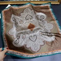 Foulard carré en soie de mûrier 6A personnalisé OEM à faible MOQ, essai rapide en 7 jours, foulard cadeau rétro neutre en soie pure personnalisable à motif cachemire