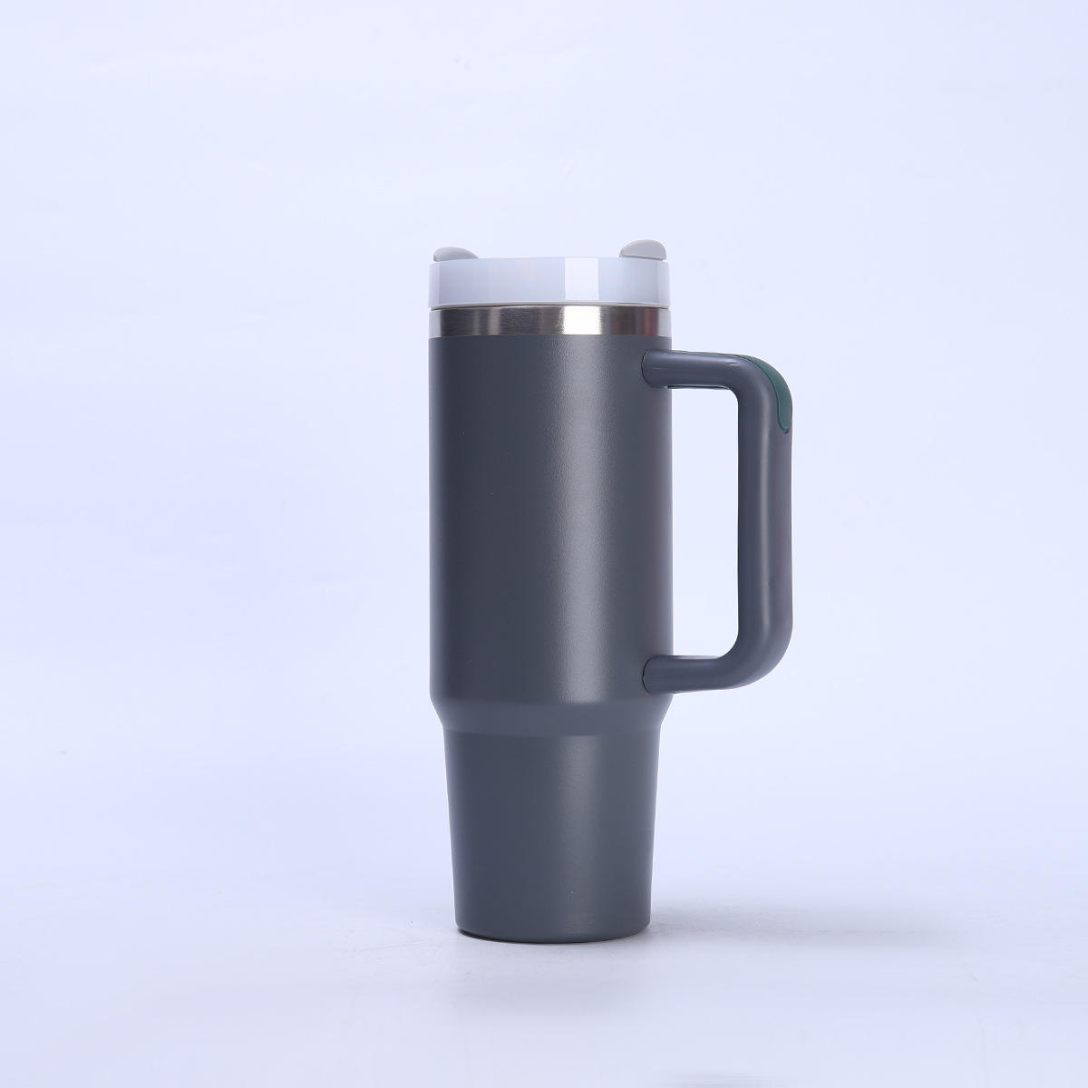 สีเทาเข้ม