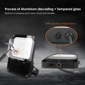 Reflectores LED Industriales Impermeables de 200W para Uso en Exteriores y Jardines, con Clasificación IP66 y Chips SMD - Product Image 3