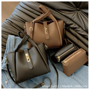 Louis Phiên Bản 2025 Thiết Kế Yên Thạc Sĩ Chất Lượng Túi Nửa Trăng Thiết Kế Túi Xách Sang Trọng Vai Thiết Kế Túi Replik - Product Image 5