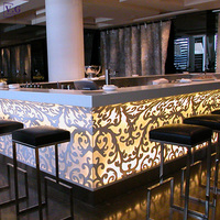 Ensemble de comptoir de bar avec évier en pierre blanche à motifs gravés rétroéclairés, design personnalisé, respectueux de l'environnement, pour boîte de nuit, hôtel