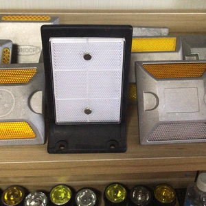 Delimitadores Reflectantes de Seguridad Vial para Barandas, Barreras Reflectantes para Carreteras en Venta - Product Image 5
