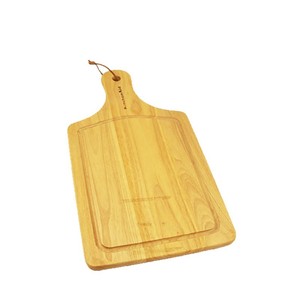 Planche à découper en bois de caoutchouc 36x18x1.5cm avec poignée pour usage en cuisine - Product Image 2