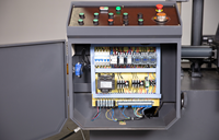 Scie à ruban verticale automatique pour métaux avec tension mécanique de la lame