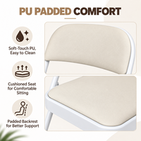 Chaise pliante élégante en PU beige rembourrée avec cadre en acier blanc, idéale pour le salon, la décoration intérieure et comme siège supplémentaire.