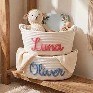 Panier cadeau personnalisé pour bébé, panier de rangement tissé avec nom personnalisé, panier de nurserie, cadeau de naissance, souvenir de nouveau-né - Product Image 1