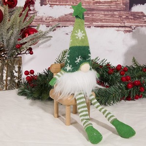 Corona Navideña Artificial Hecha a Mano con Bolas de Plástico para Decoración Festiva del Hogar - Product Image 2