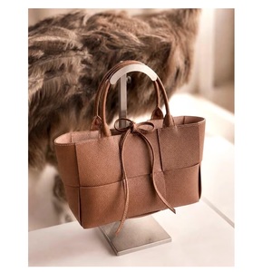 Bolso de fiesta para mujer de cuero genuino, el más vendido, elegante, de diseñador, para boda, noche, disponible para la venta. - Product Image 1