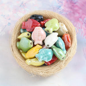 Cuentas de pescado de cerámica, abalorios de pescado de porcelana coloridos, cuentas de joyería DIY para hacer collares y pulseras - Product Image 1