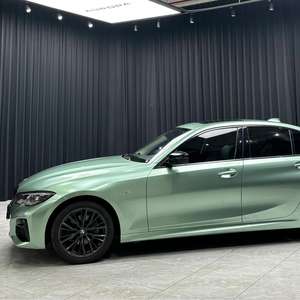 Película Protectora de Pintura TPU de Color Verde Francés, Instalación en Seco y Húmedo, con Canales de Aire, Fácil Instalación, Acabado Metálico Brillante - Product Image 5