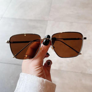 Lunettes de soleil Qianai en métal, monture carrée, UV400, pour femmes, à la mode, couleur or, verres PC, type 3 - Product Image 5