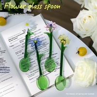 Neuer Japanischer Kreativer Milch-Dessert-Rührstab mit Blumendesign, Bunter Transparenter Langstieliger Maiglöckchen-Entwurf im Minimalistischen Stil