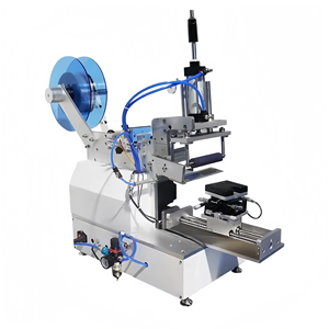 Machine d'étiquetage semi-automatique électrique à rouleaux plats pour bouteilles et canettes carrées avec emballage en bois - Product Image 3