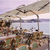 Chaises de salle à manger empilables de luxe en rotin PE de style français JCHC pour cafés extérieurs, cours, hôtels, boulangeries et gîtes (Origine Fujian)