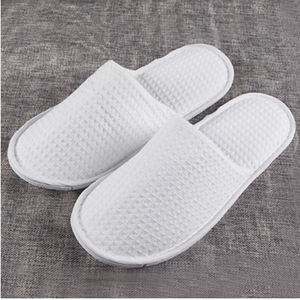 Chaussons jetables de luxe pour spa, chaussons gaufrés pour hôtel, fabricant de chaussons jetables pour spa - Product Image 1