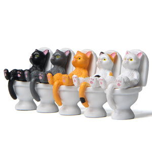 Figurine en résine de chat mignon assis sur les toilettes, pour la décoration de la maison, du jardin, de la voiture, de l'<span class=keywords><strong>aquarium</strong></span>, des gâteaux, et comme <span class=keywords><strong>miniature</strong></span> DIY pour maison de poupée - Product Image 4