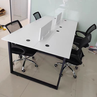 Bureau de travail moderne pour 2, 4 ou 6 personnes, poste de travail modulaire pour employés, table d'ordinateur avec écran et pieds en métal