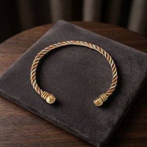 Elegante Brazalete de Cobre Hecho a Mano con Cierre Magnético, Diseño Ajustable para Hombres y Mujeres, Joyería y Regalos - Product Image 1