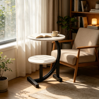Table d'appoint carrée en forme de C à double niveau, motif marbre, plateau en pierre frittée, structure métallique, table d'appoint de rangement pour salon