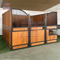 Équipement de cheval en métal de poudre enduit de luxe facile à installer intérieurs de clôture stables porte battante palette élégante de stalle de cheval nouveau