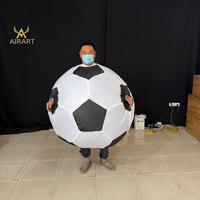Costume de mascotte gonflable en forme de ballon de football pour défilés de stades, festivals de supporters, et présentations commerciales sportives