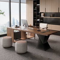 Bureau de direction moderne de luxe avec base asymétrique et armoire latérale de rangement, table de direction pour espace de travail à domicile