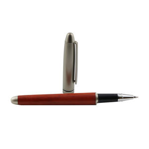 Cadeau écologique, stylo à bille en bois de bambou recyclé fait à la main avec logo personnalisé - Product Image 1